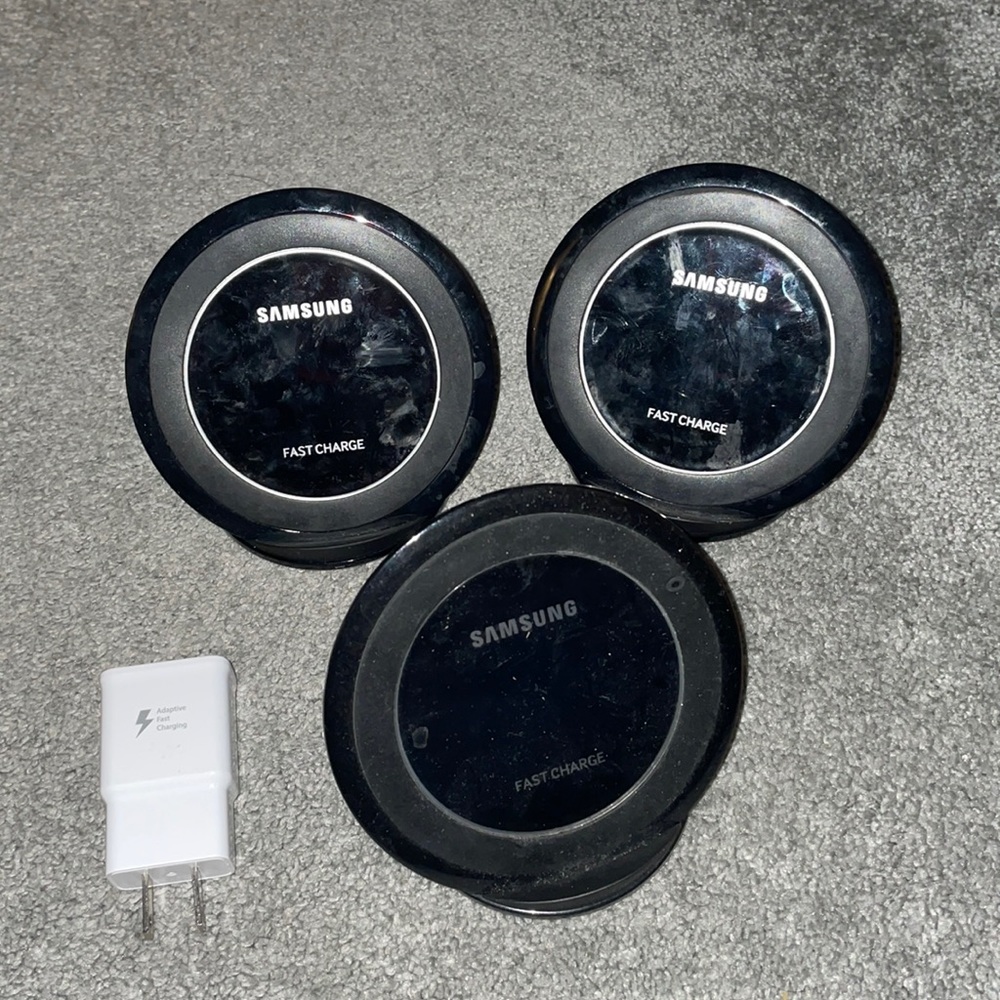 3 Samsung wireless chargers